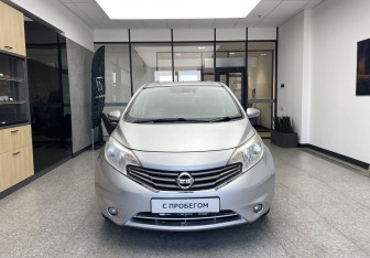 Подержанный автомобиль Nissan Note 2015 года (3 фото)