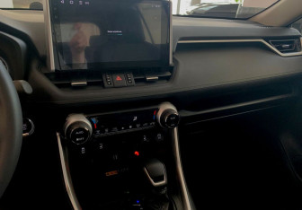 Новый Toyota RAV4 2025 (14 фото)