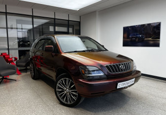 Подержанный автомобиль Lexus RX 2001 года (3 фото)