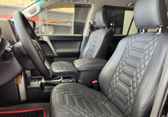 Подержанный автомобиль Toyota Land Cruiser Prado 2011 года (8 фото)