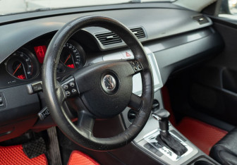 Подержанный автомобиль Volkswagen Passat Sedan 2005 года (11 фото)