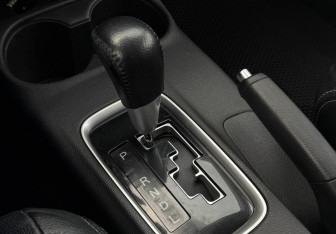 Подержанный автомобиль Mitsubishi Outlander 2012 года (16 фото)