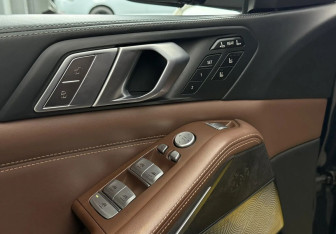 Подержанный автомобиль BMW X7 2019 года (32 фото)