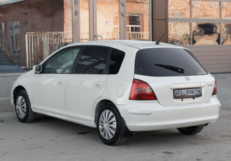 Подержанный автомобиль Honda Civic Hatchback 2001 года (7 фото)