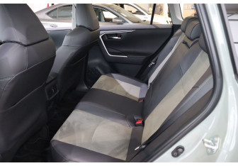 Новый Toyota RAV4 2025 (11 фото)