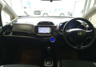 Подержанный автомобиль Honda Fit Shuttle 2014 года (8 фото)
