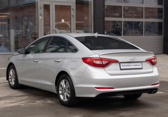Подержанный автомобиль Hyundai Sonata 2016 года (7 фото)