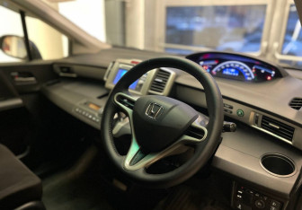 Подержанный автомобиль Honda Freed 2012 года (8 фото)