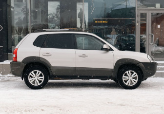 Подержанный автомобиль Hyundai Tucson 2008 года (4 фото)