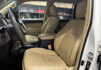 Подержанный автомобиль Toyota Land Cruiser Prado 2016 года (12 фото)