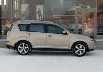 Подержанный автомобиль Mitsubishi Outlander 2007 года (4 фото)