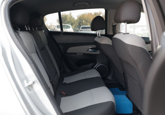 Подержанный автомобиль Chevrolet Cruze Hatchback 2014 года (18 фото)