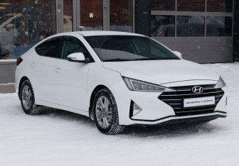 Подержанный автомобиль Hyundai Elantra Sedan 2019 года (3 фото)