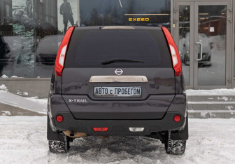 Подержанный автомобиль Nissan X-Trail 2011 года (6 фото)