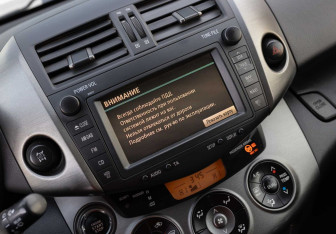 Подержанный автомобиль Toyota RAV4 2012 года (14 фото)