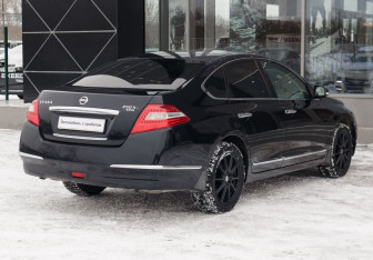 Подержанный автомобиль Nissan Teana 2010 года (5 фото)