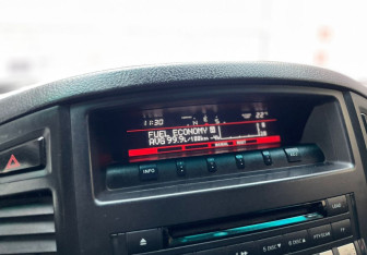 Подержанный автомобиль Mitsubishi Pajero 2011 года (14 фото)