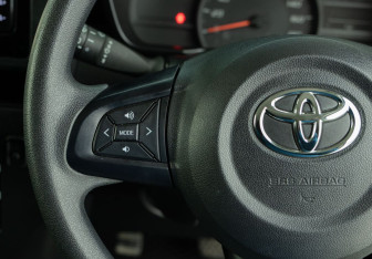 Подержанный автомобиль Toyota Tank 2019 года (12 фото)