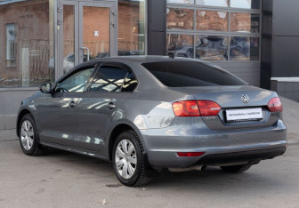 Подержанный автомобиль Volkswagen Jetta Sedan 2013 года (7 фото)