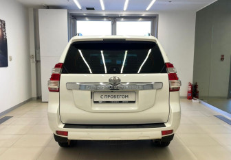 Подержанный автомобиль Toyota Land Cruiser Prado 2015 года (6 фото)