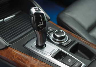 Подержанный автомобиль BMW X6 2011 года (15 фото)