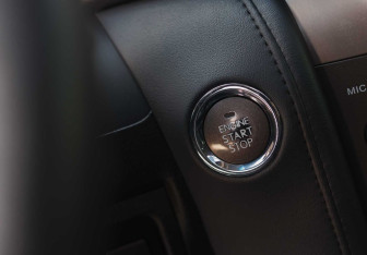 Подержанный автомобиль Lexus LX 2013 года (15 фото)