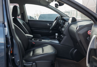 Подержанный автомобиль Nissan Qashqai 2008 года (18 фото)