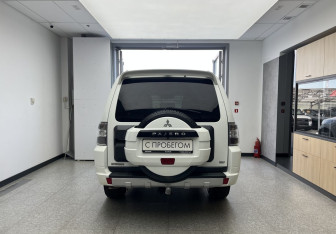 Подержанный автомобиль Mitsubishi Pajero 2014 года (5 фото)