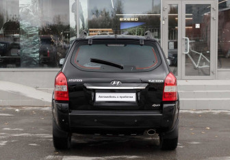 Подержанный автомобиль Hyundai Tucson 2008 года (6 фото)