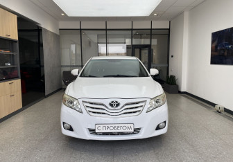 Подержанный автомобиль Toyota Camry Sedan 2011 года (2 фото)