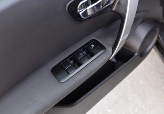 Подержанный автомобиль Nissan Qashqai 2007 года (16 фото)