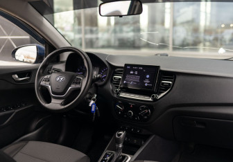 Подержанный автомобиль Hyundai Solaris Sedan 2021 года (10 фото)