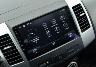 Подержанный автомобиль Mitsubishi Outlander 2007 года (14 фото)