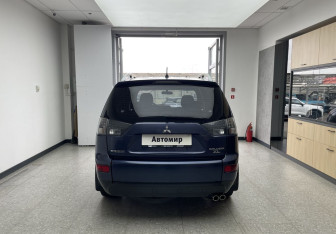 Подержанный автомобиль Mitsubishi Outlander 2008 года (5 фото)