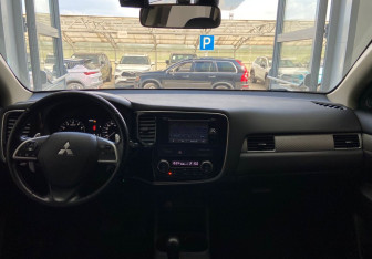 Подержанный автомобиль Mitsubishi Outlander 2012 года (11 фото)