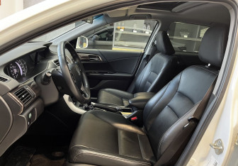 Подержанный автомобиль Honda Accord Sedan 2017 года (9 фото)