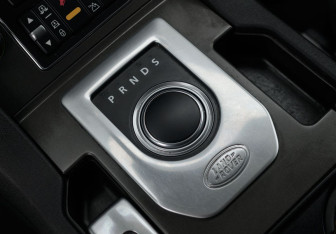 Подержанный автомобиль Land Rover Discovery 2013 года (17 фото)