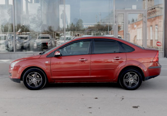 Подержанный автомобиль Ford Focus Sedan 2007 года (8 фото)