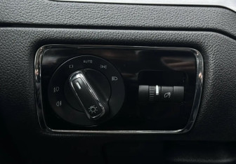 Подержанный автомобиль Skoda Superb Liftback 2014 года (19 фото)