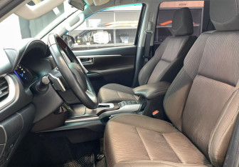 Подержанный автомобиль Toyota Fortuner 2019 года (10 фото)