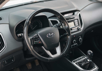 Подержанный автомобиль Hyundai Creta 2019 года (11 фото)
