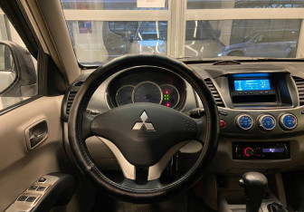 Подержанный автомобиль Mitsubishi L200 2007 года (10 фото)