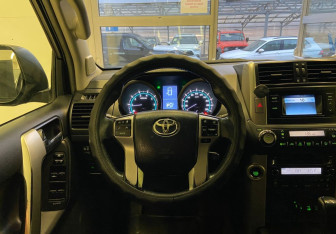 Подержанный автомобиль Toyota Land Cruiser Prado 2010 года (14 фото)