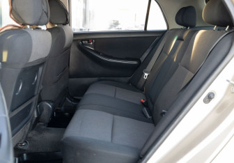 Подержанный автомобиль Toyota Allex 2003 года (17 фото)