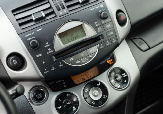 Подержанный автомобиль Toyota RAV4 2008 года (14 фото)