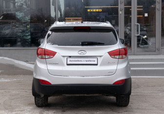 Подержанный автомобиль Hyundai ix35 2012 года (6 фото)