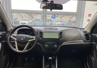 Подержанный автомобиль Changan CS35 2015 года (15 фото)