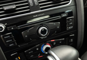 Подержанный автомобиль Audi A4 Sedan 2012 года (15 фото)