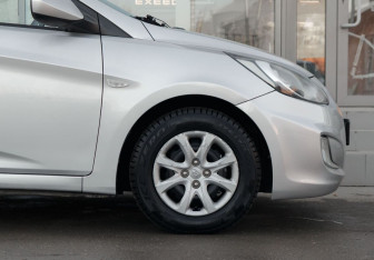 Подержанный автомобиль Hyundai Accent Sedan 2011 года (9 фото)