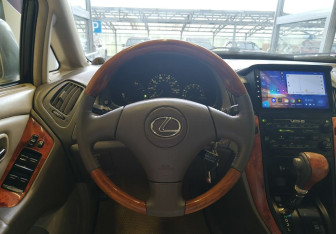 Подержанный автомобиль Lexus RX 2001 года (9 фото)